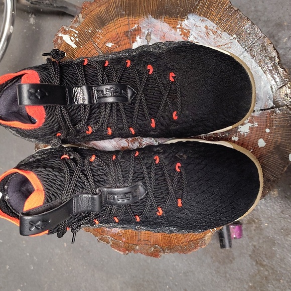 Nike Black and Red Knit Sneakers - Picture 3 of 4